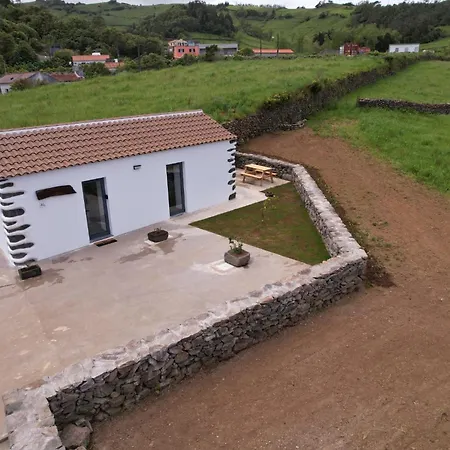 Casa Do Avô José Mota *